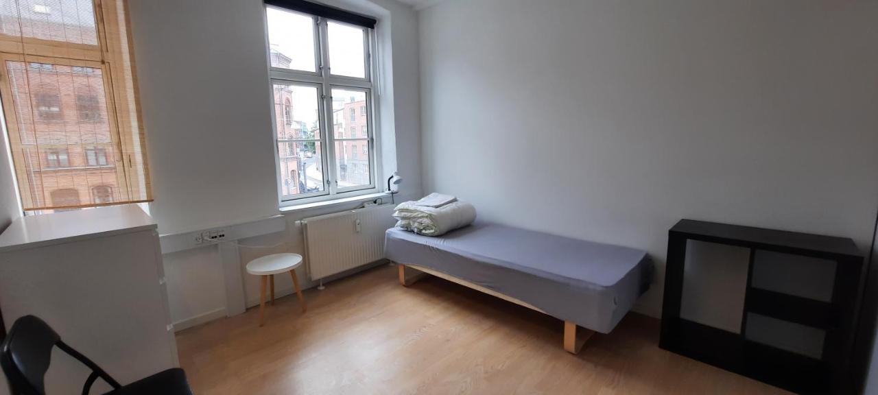 Private Room In A Shared Apartment Odense Eksteriør bilde